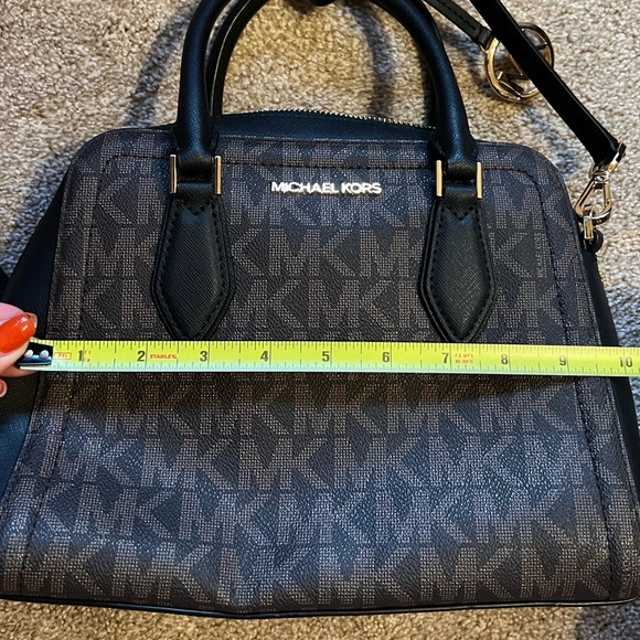 Like New Michael Kors Satchel - Picture 13 of 16